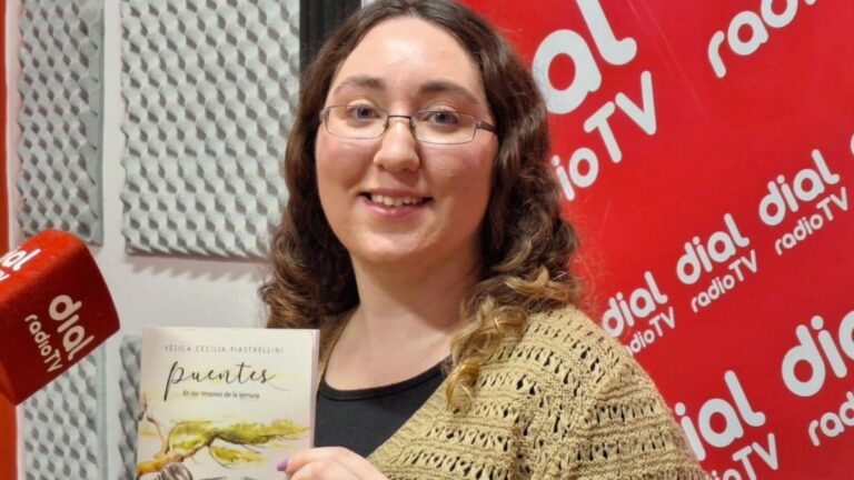 Yésica Piastrellini – Escritora sanrafaelina presentó su primer libro «Puentes».