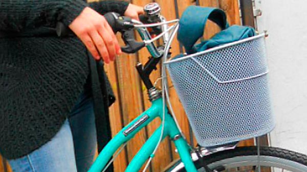 Las playas de estacionamiento deberán contar con un lugar para bicicletas