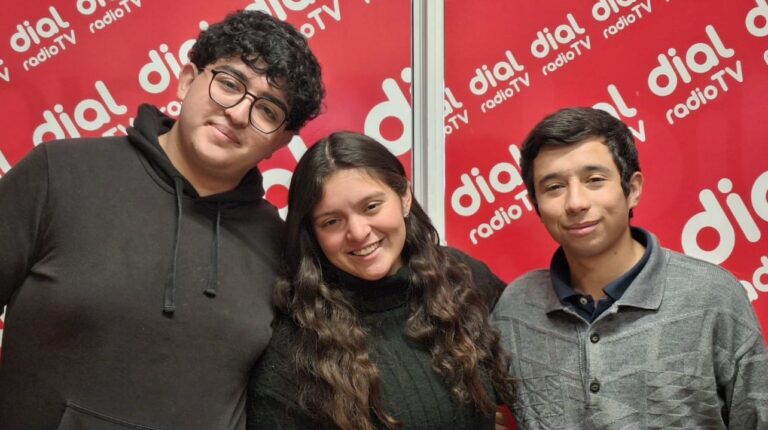 Camila Silva, Matías Navarro, Santiago Guerra del Grupo Universitario-Elenco Tizona