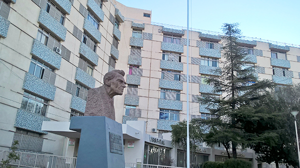 Cornejo dijo que el sueldo de los médicos estará atado a la cantidad de pacientes que atiendan