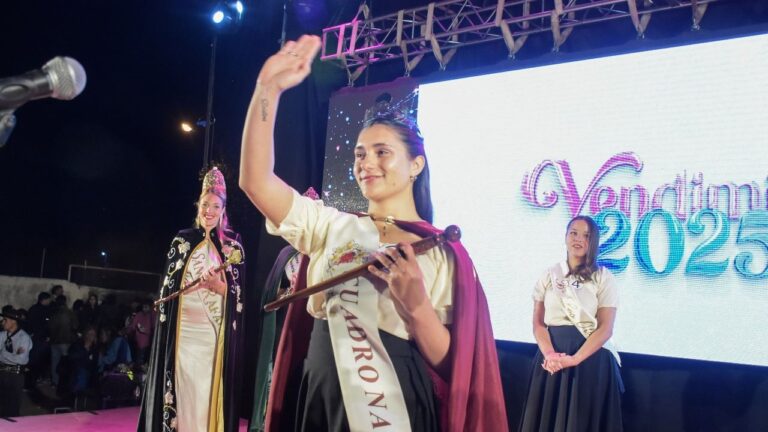 Cuadro Nacional coronó a la primera representante distrital de la #Vendimia24