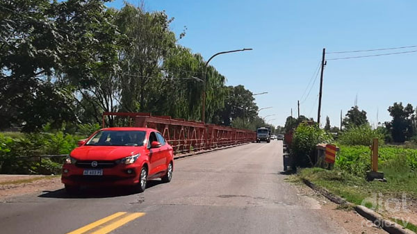 Piden reparación y luces para la pasarela de los puentes de la Isla