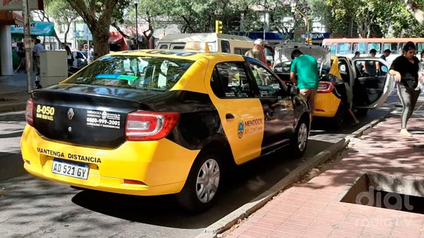 Uber no funcionó en San Rafael y aumenta la tarifa de taxis