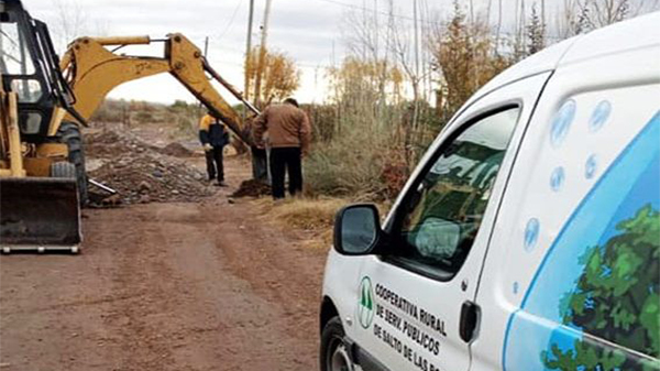 Agua potable para familias de Los Claveles