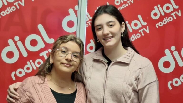 Julieta Arenas y Milagros Cintas, estudiantes de Fonoaudiología de Universidad de Congreso