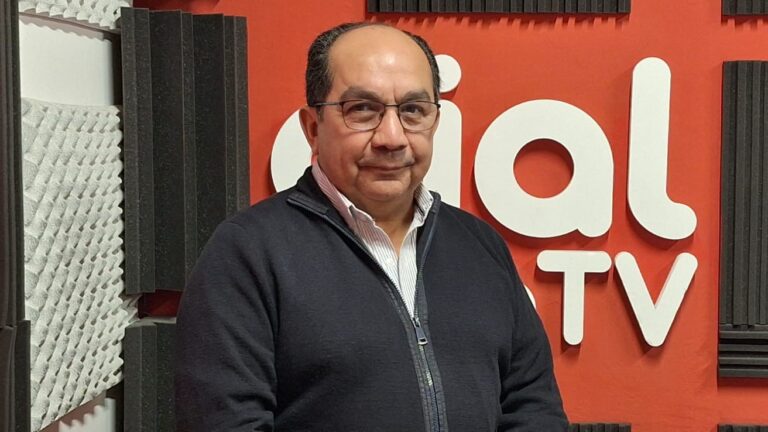 Dr. Isidro Cuello, Médico reumatologo