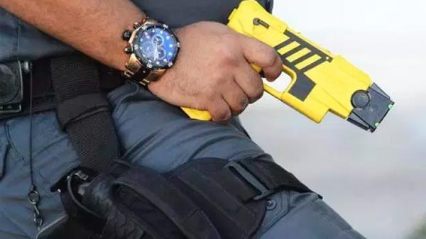 Cornejo sostuvo que las Taser le dan más opciones a la Policía para actuar