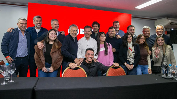 Con tensiones entre los sectores de Petri y Cornejo, se llevó a cabo el Congreso Partidario de la UCR