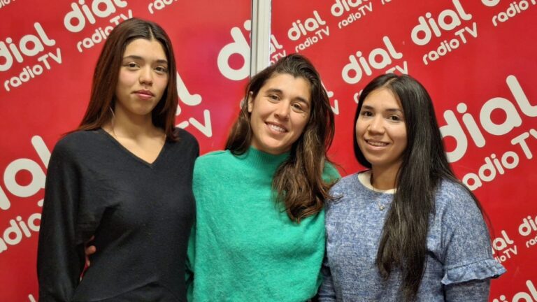 Josefina Chacón, Paula Barroso y Sharon Sepúlveda, profesora y alumnas del Cens Prieto Castillo