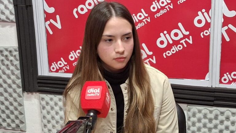 Abril Fernández del grupo Jóvenes por la Democracia en #Km0