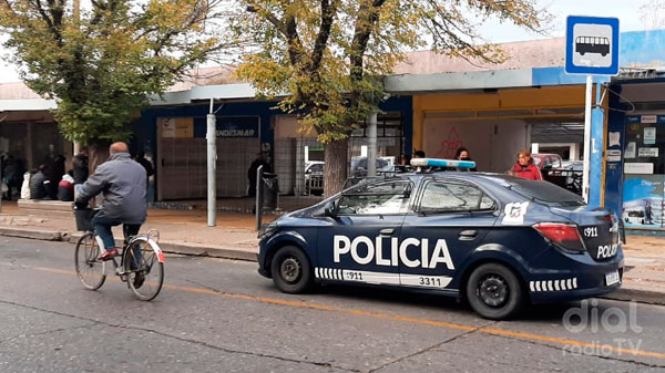 Denuncian que el Gobierno de Cornejo mintió sobre la cantidad de móviles