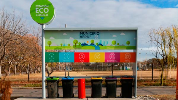 Trabajan para instalar contenedores ecológicos en establecimientos educativos