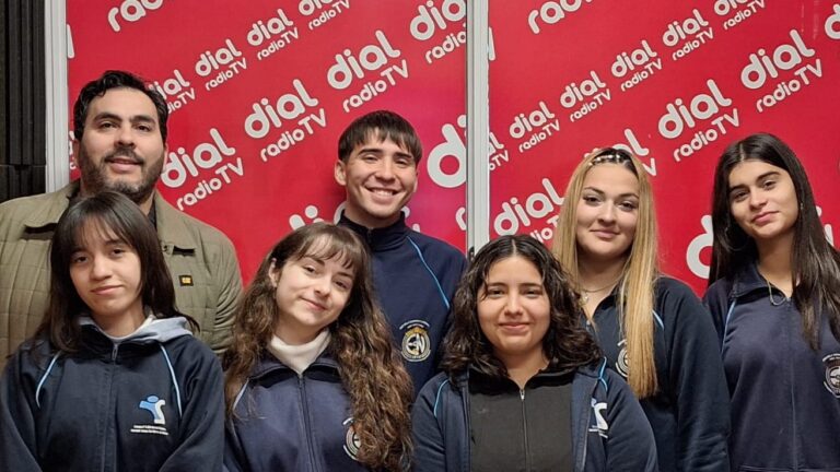 Profesor Martín García, Sol Gil, Uriel Hidalgo y Araceli Aiscar de Escuela Normal San Rafael y el lanzamiento de «Una foto, mil historias» 2025