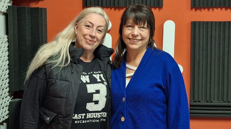 Jorgelina Romera y Liliana Polletti de Odissea presentan «YO SÍ…SÉ QUIÉN ES»