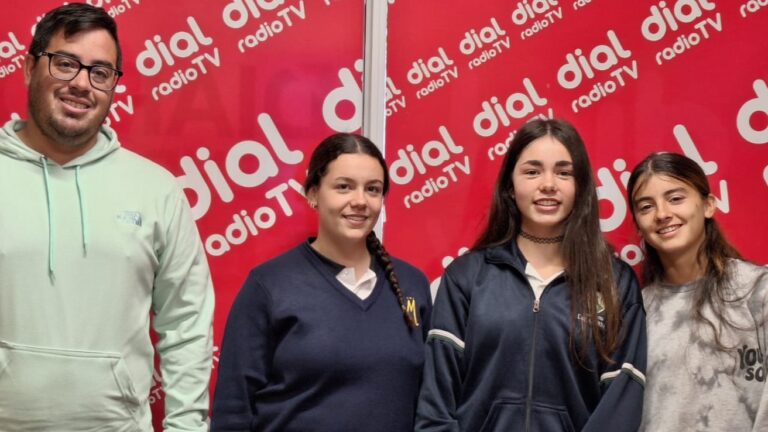 Fabián Gijón, Catalina Cabral, Valentina Camacho y Martina Gaitan, de la Selección de Hockey sanrafaelina