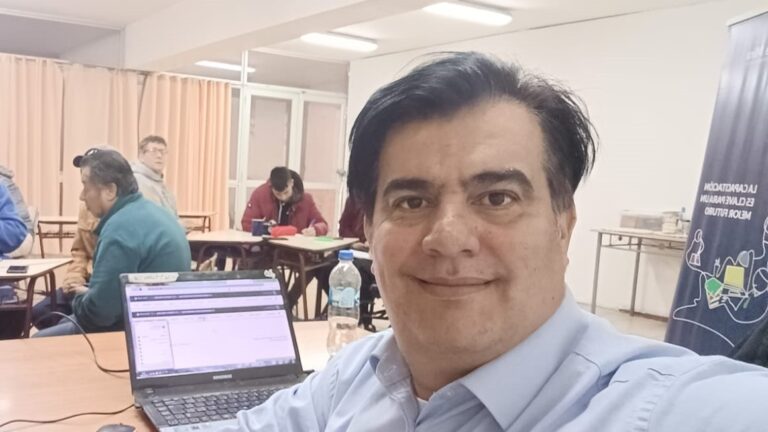 Maximiliano Hernández, de Radio Constitución de la Comuna de Constitución-Chile