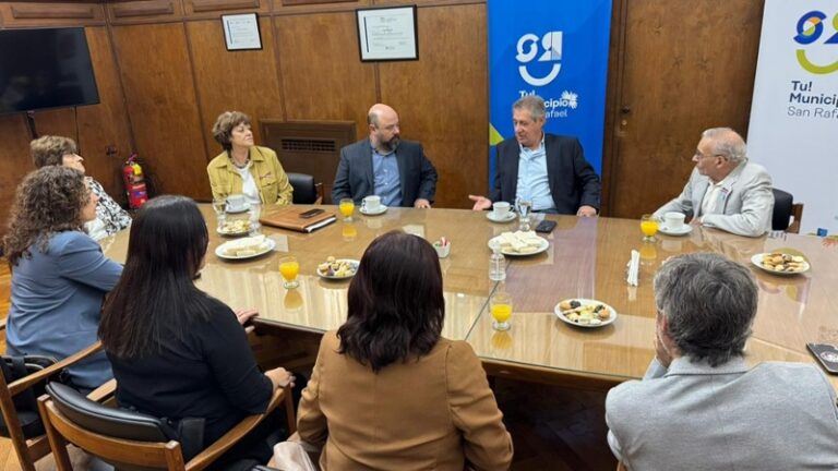 Félix se reunió con integrantes del Club Sirio Libanés
