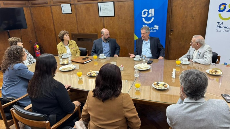 Félix se reunió con integrantes del Club Sirio Libanés