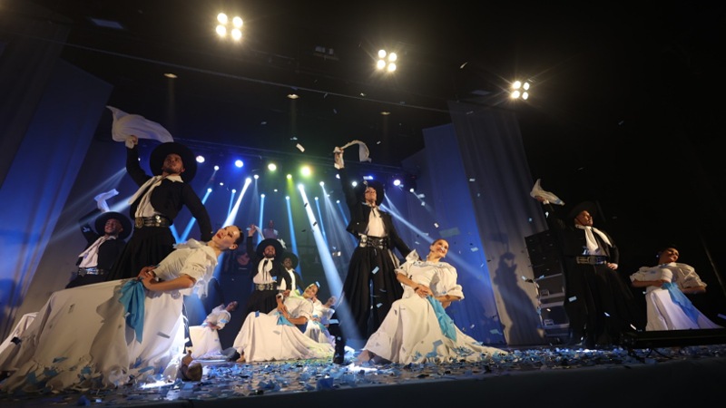 Velada de gala por el 25 de Mayo en el Roma