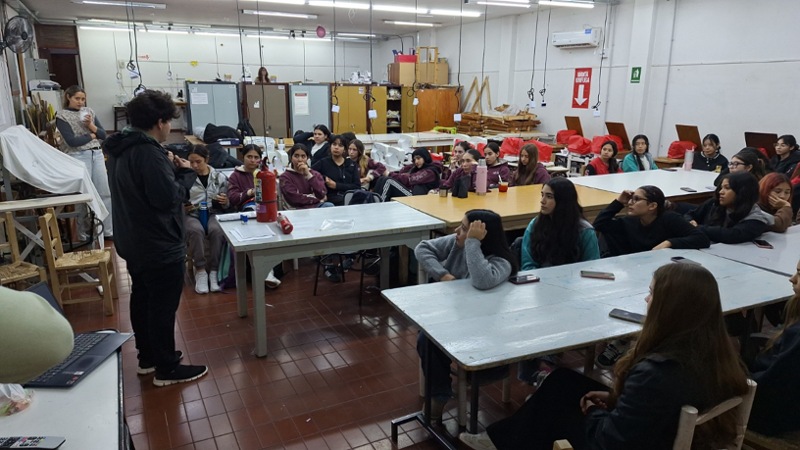 Brindan charlas sobre educación vial a estudiantes sanrafaelinos