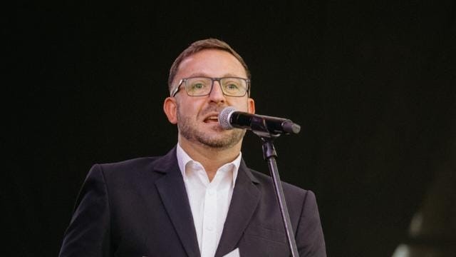 #MiráQueBueno Luis Serrano, locutor y licenciado en comunicación brindará una capacitación en oratoria para profesionales