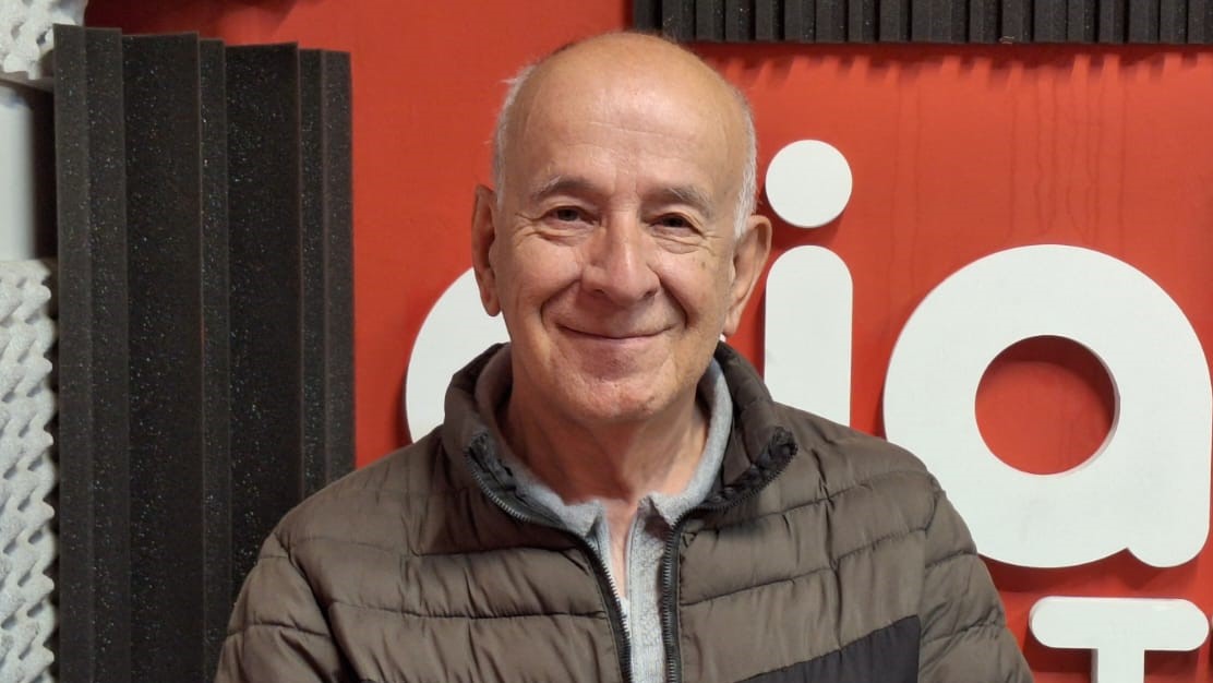 Pedro Gerardi en «No está muerto quien pelea» y su trayectoria en los medios locales