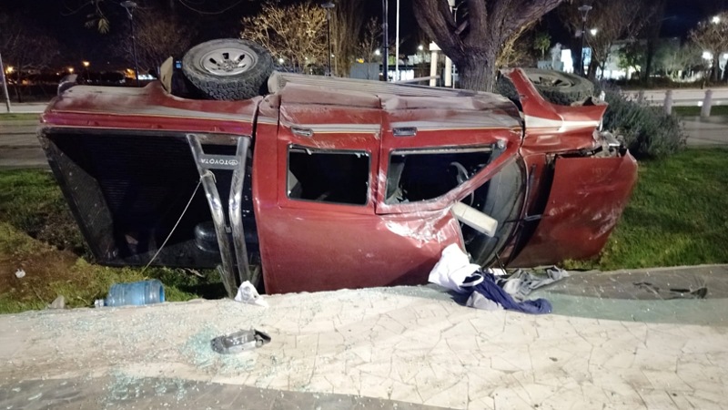 Volcó en avenida Rawson y terminó preso