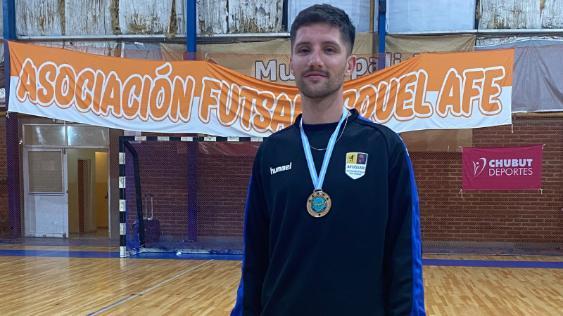 Franco Molinero se convirtió en el primer árbitro sanrafaelino internacional de futsal