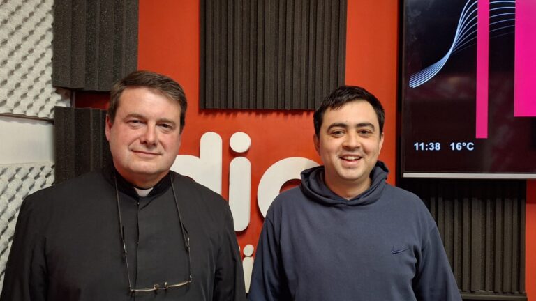 #MiraQueBueno Juan Gabriel Cáceres Velasco, presidente del Hospice Padre Pío y Gustavo Orcellet, capellán