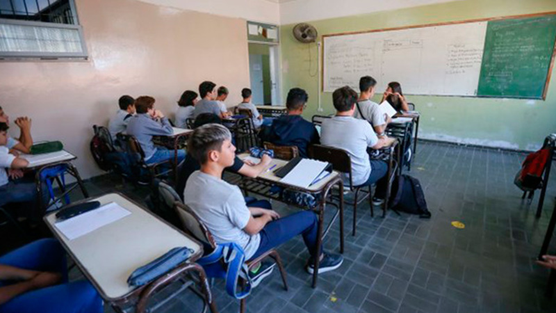 Solo una minoría de los alumnos llega a los 15 años sin repetir