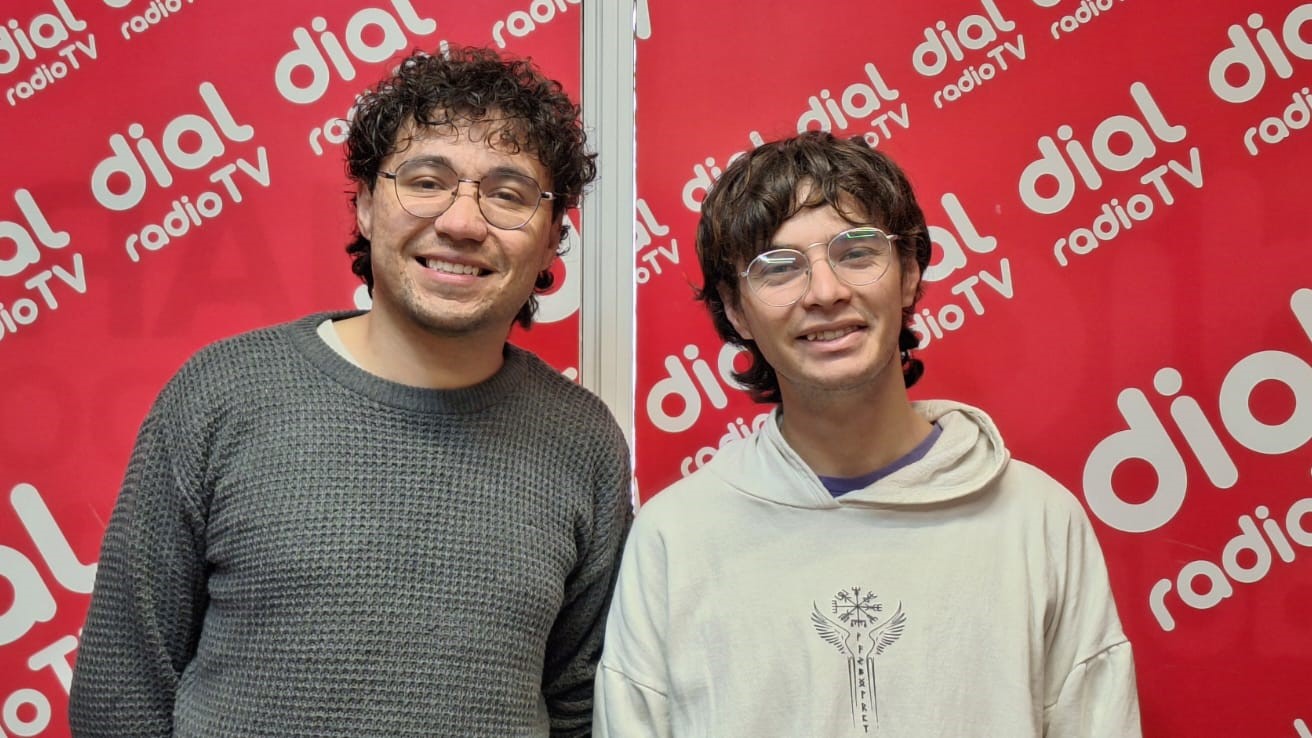 #KilómetroCero Franco Espinosa y Oscar Oyarce, alumnos del IPA, invitaron a la obra «La China Iron». 16 y 17 de octubre 20.30 horas, este evento se realiza en el mes del arte