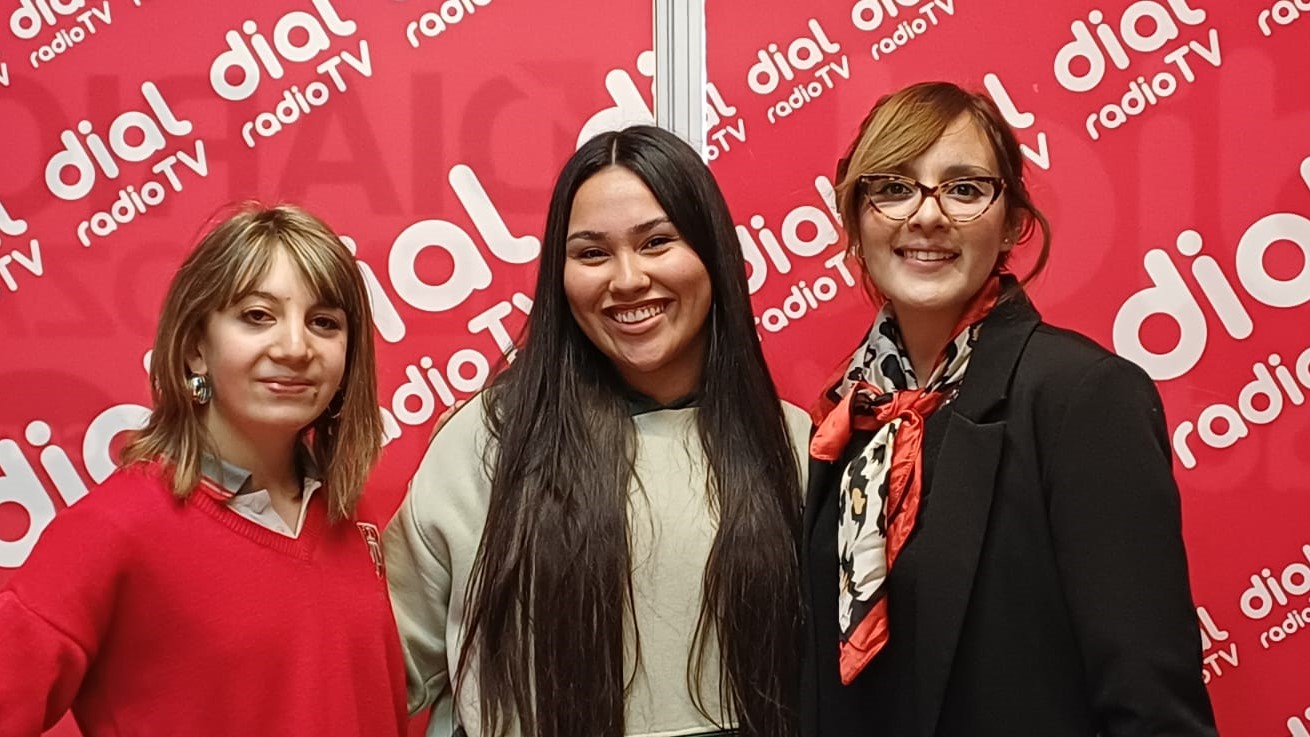 #KilómetroCero Daiana Silva, Mora Ramosy Azul Morales, Profesora y Alumnas del Colegio Redentor. Muestra anual